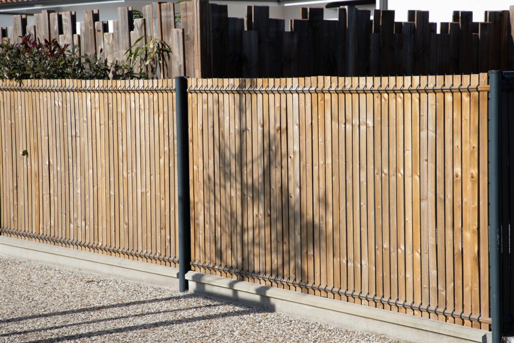 Pose de brise vue sur grillage rigide