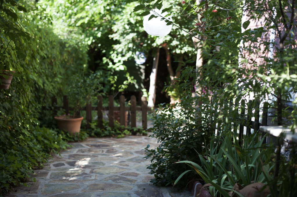 Aménager un petit jardin en ville